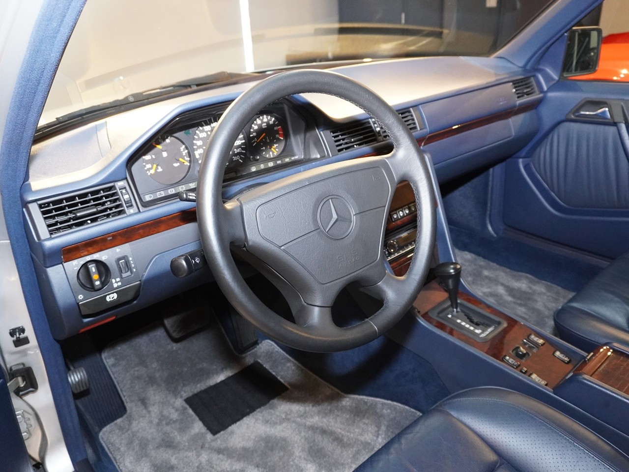 メルセデスベンツ　ミディアムクラス