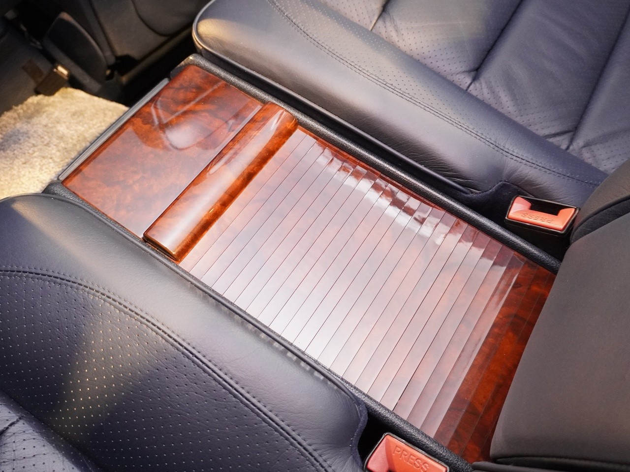 メルセデスベンツ　ミディアムクラス