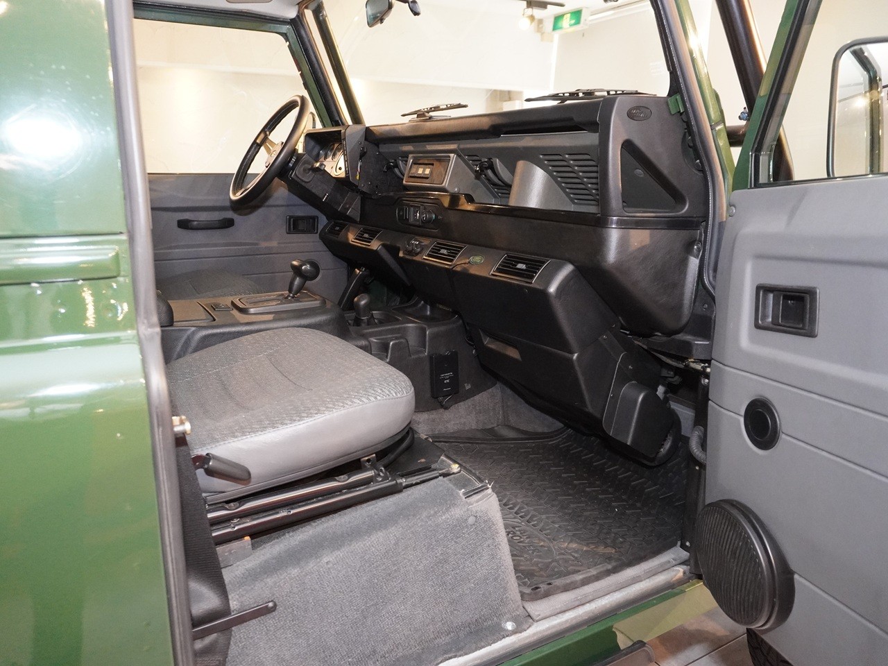 ランドローバー　ディフェンダー