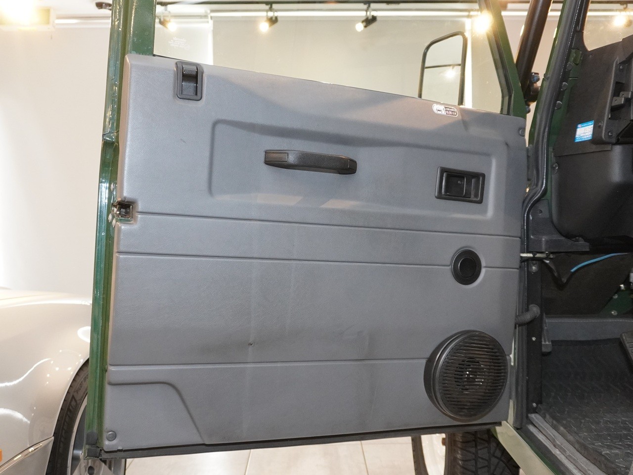 ランドローバー　ディフェンダー