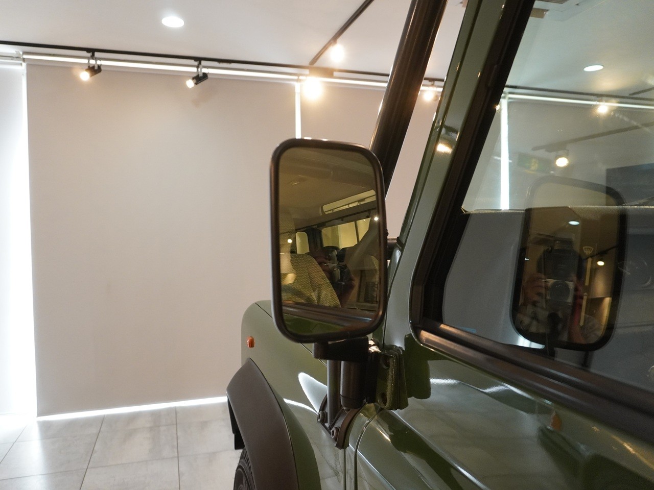 ランドローバー　ディフェンダー