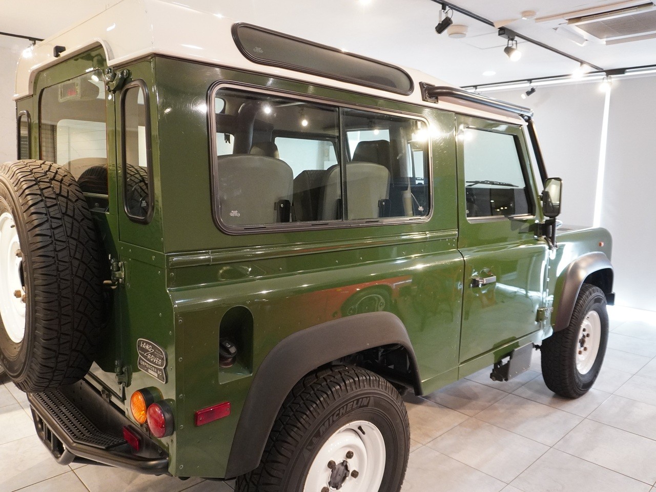 ランドローバー　ディフェンダー