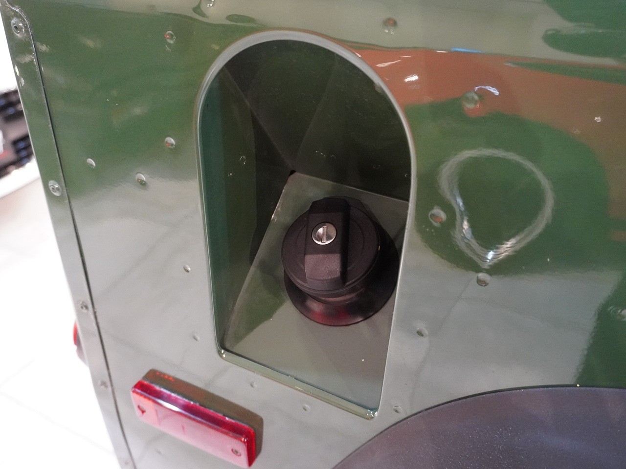 ランドローバー　ディフェンダー