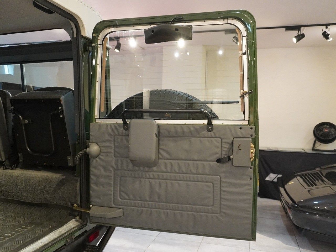 ランドローバー　ディフェンダー