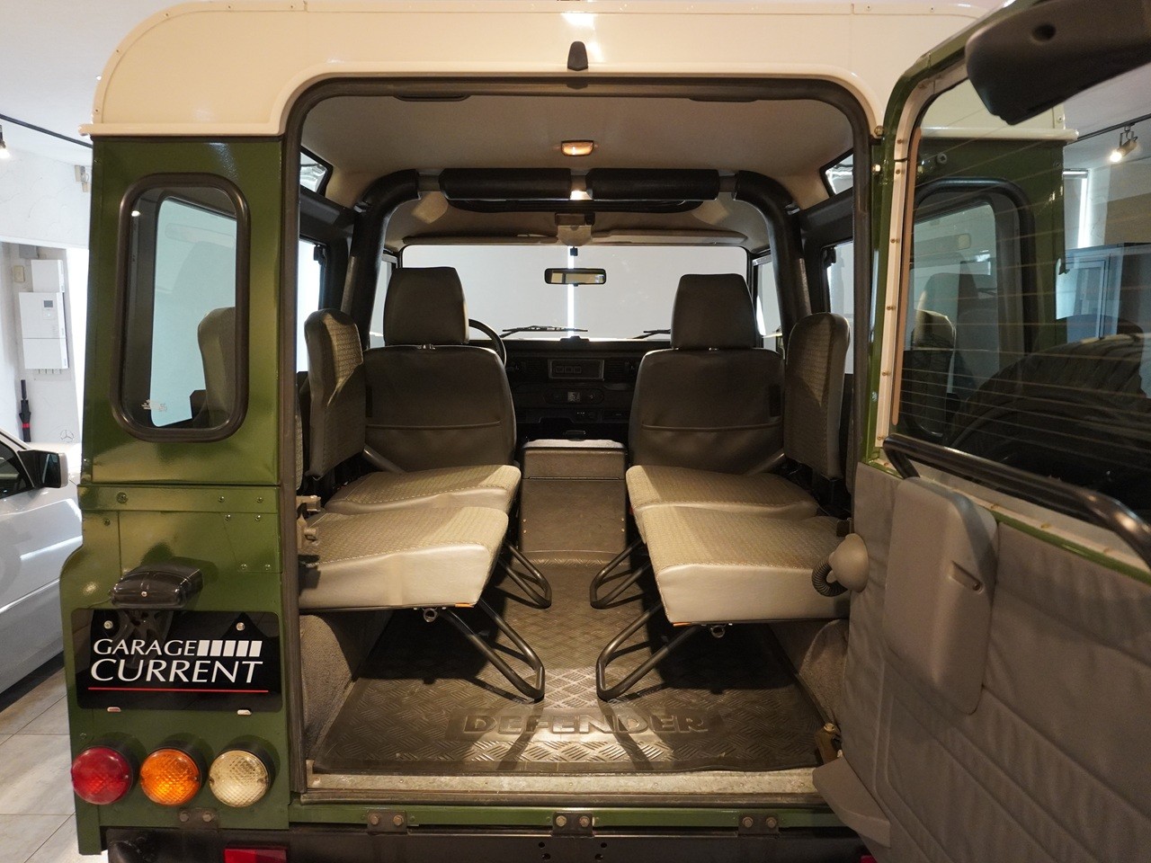 ランドローバー　ディフェンダー