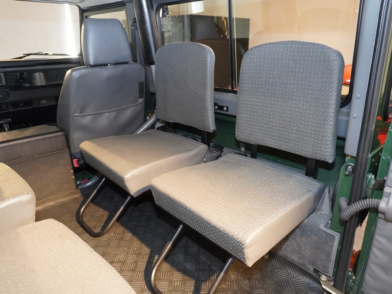 ランドローバー　ディフェンダー