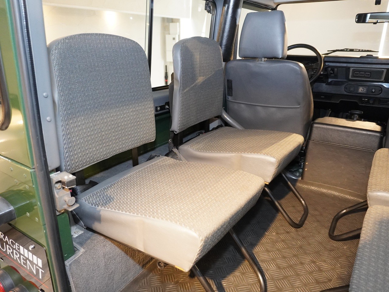 ランドローバー　ディフェンダー