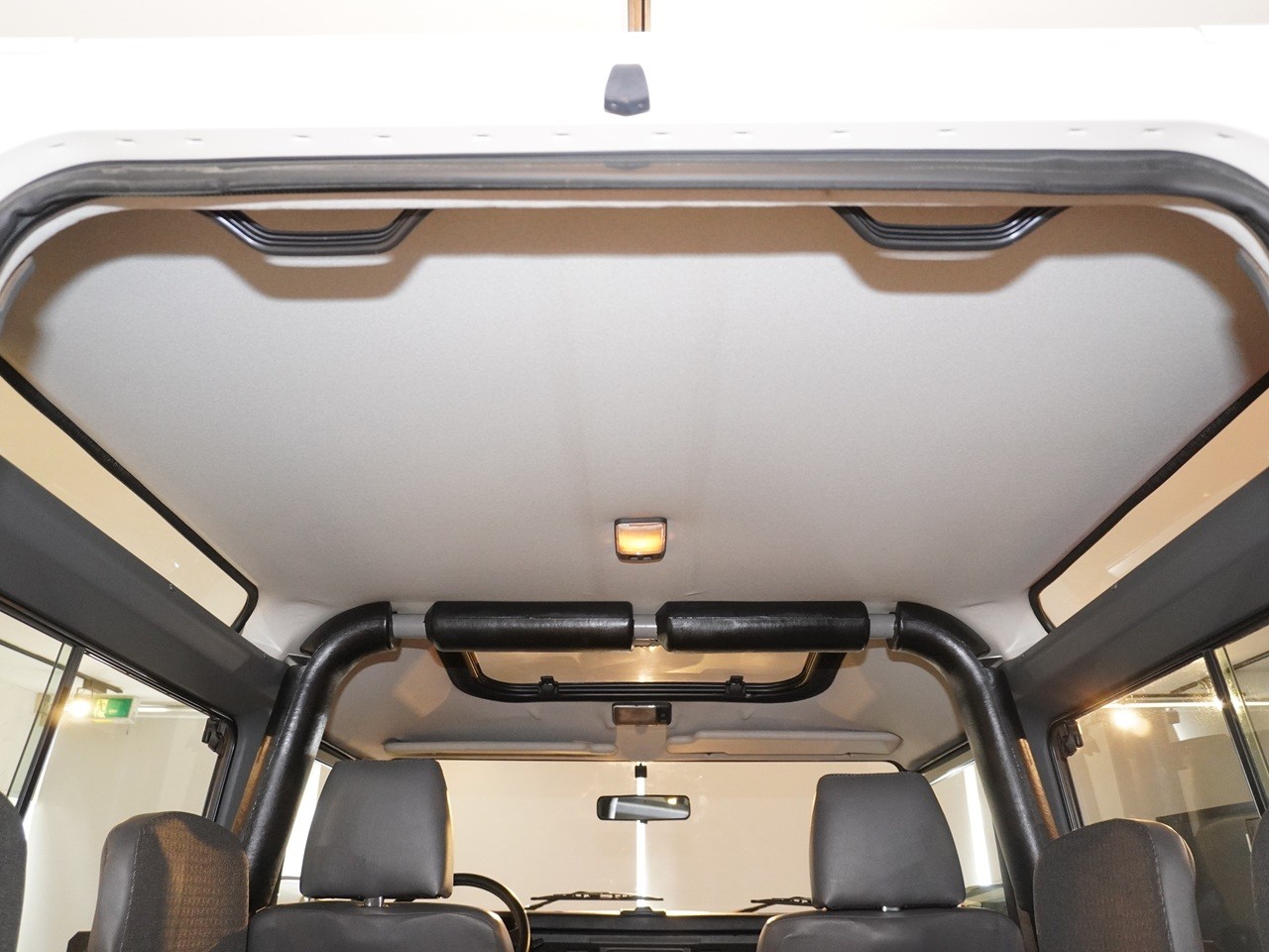 ランドローバー　ディフェンダー