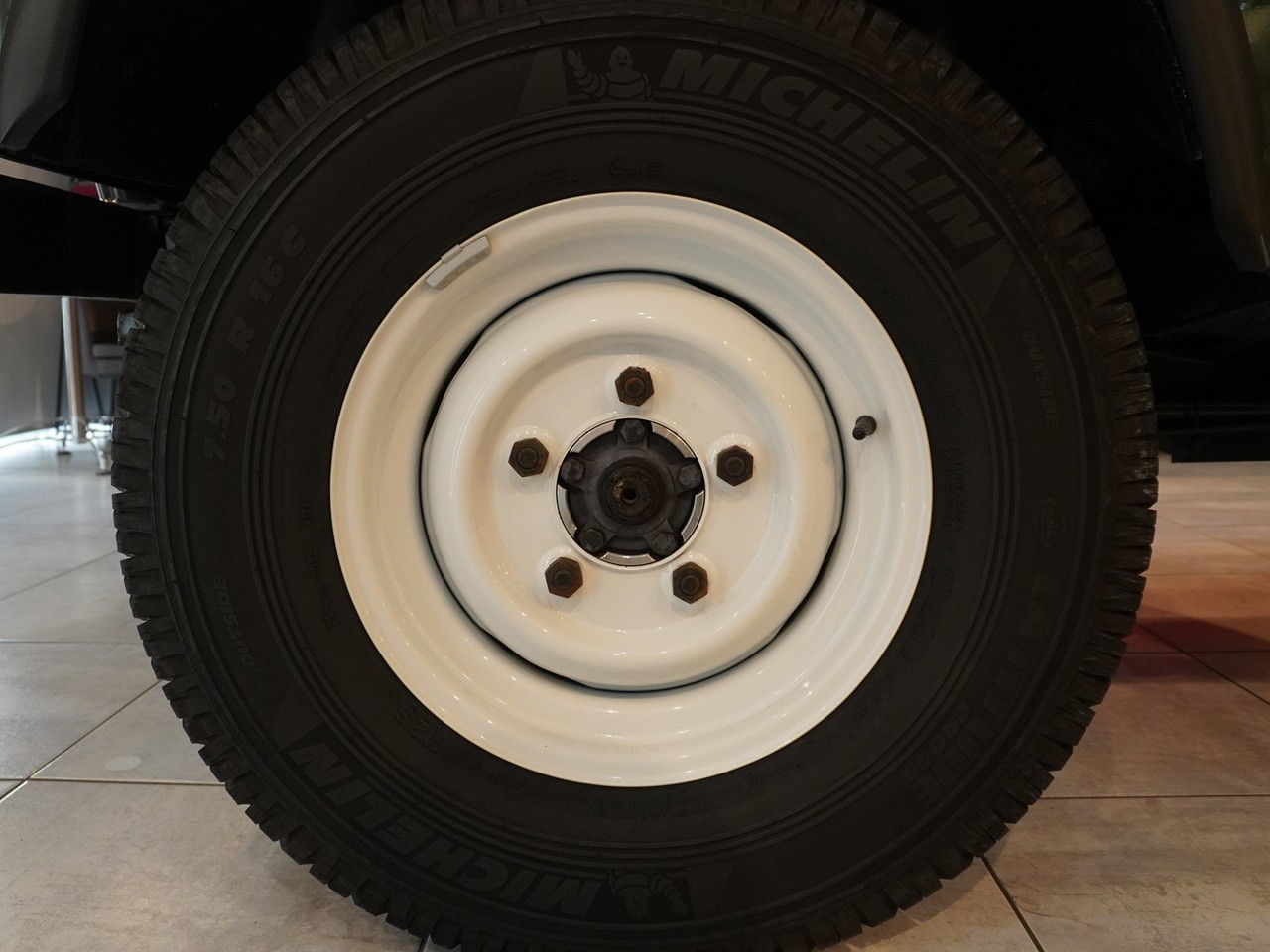 ランドローバー　ディフェンダー