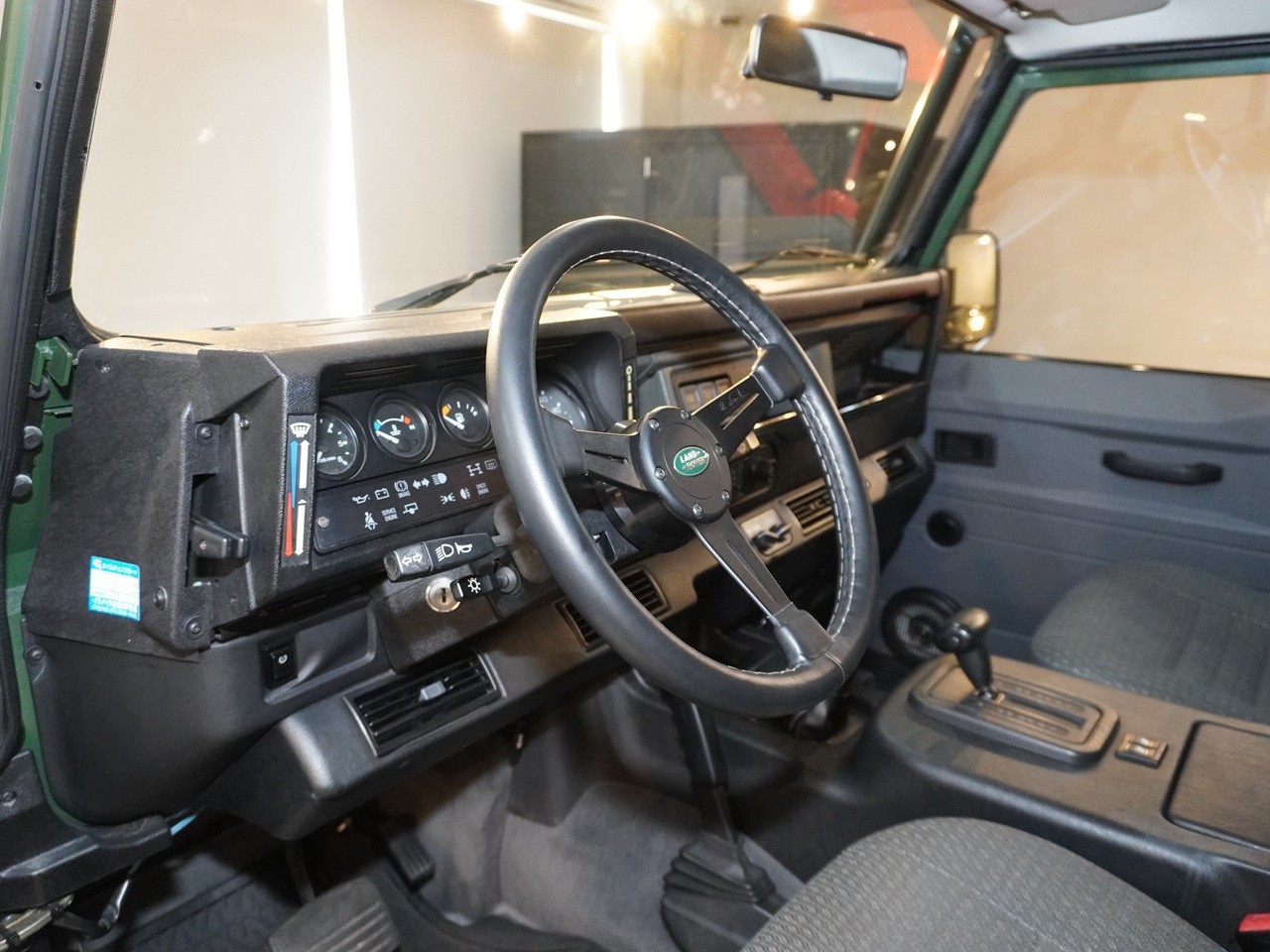 ランドローバー　ディフェンダー