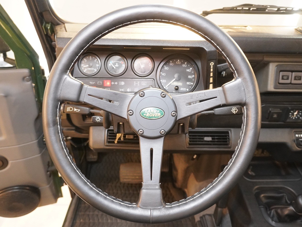 ランドローバー　ディフェンダー