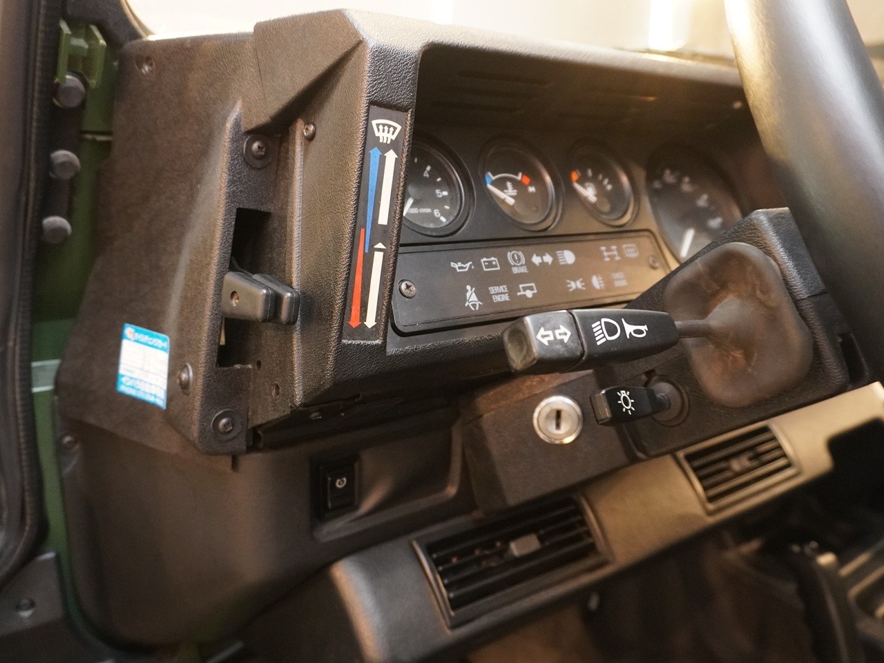 ランドローバー　ディフェンダー