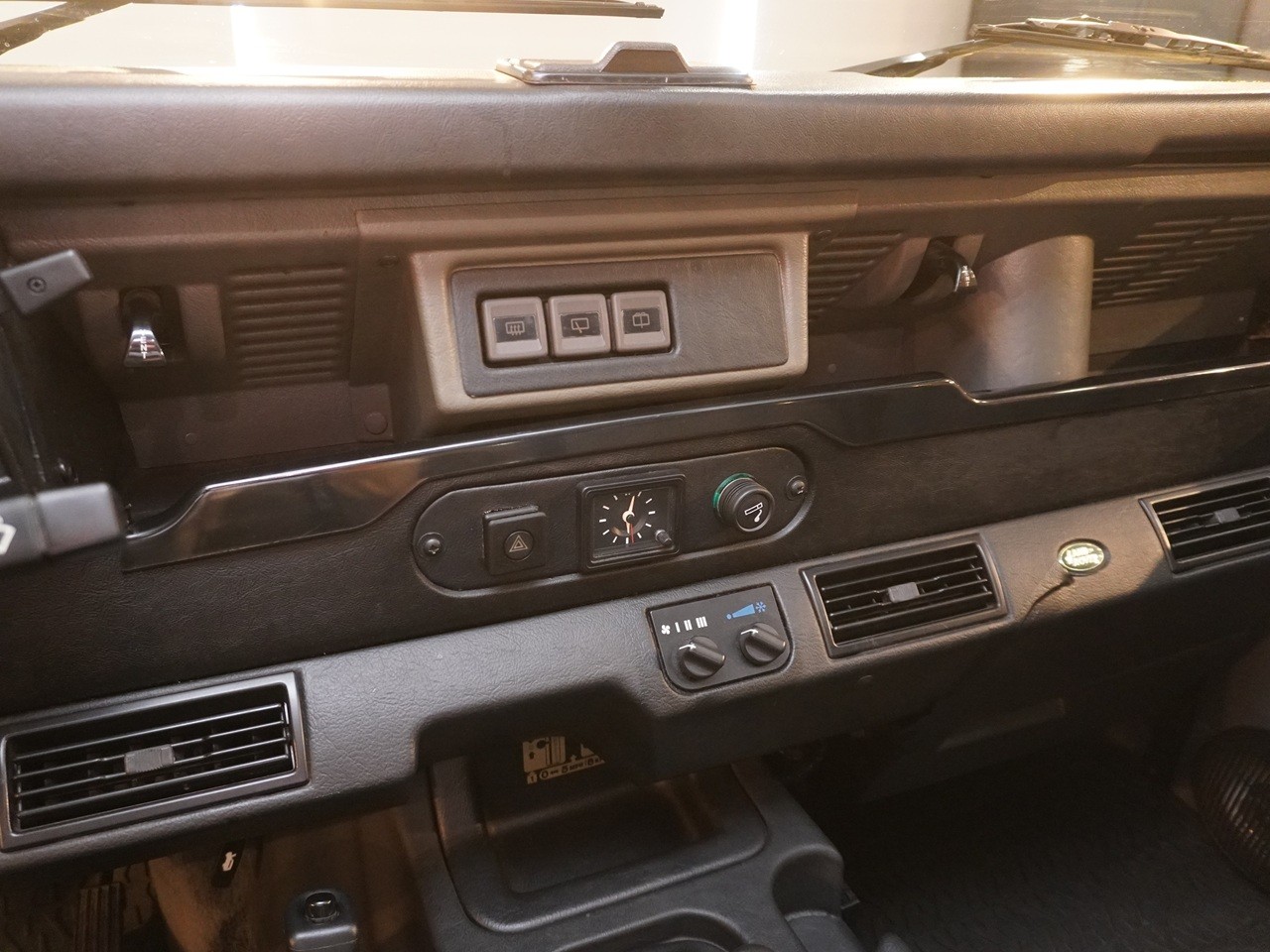 ランドローバー　ディフェンダー