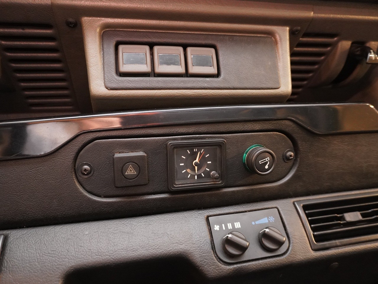 ランドローバー　ディフェンダー