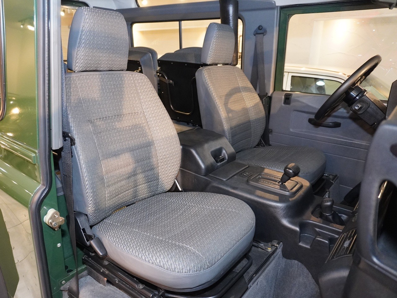 ランドローバー　ディフェンダー