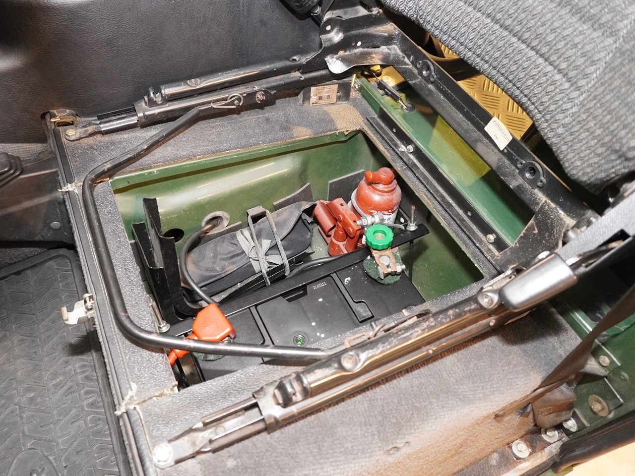 ランドローバー　ディフェンダー