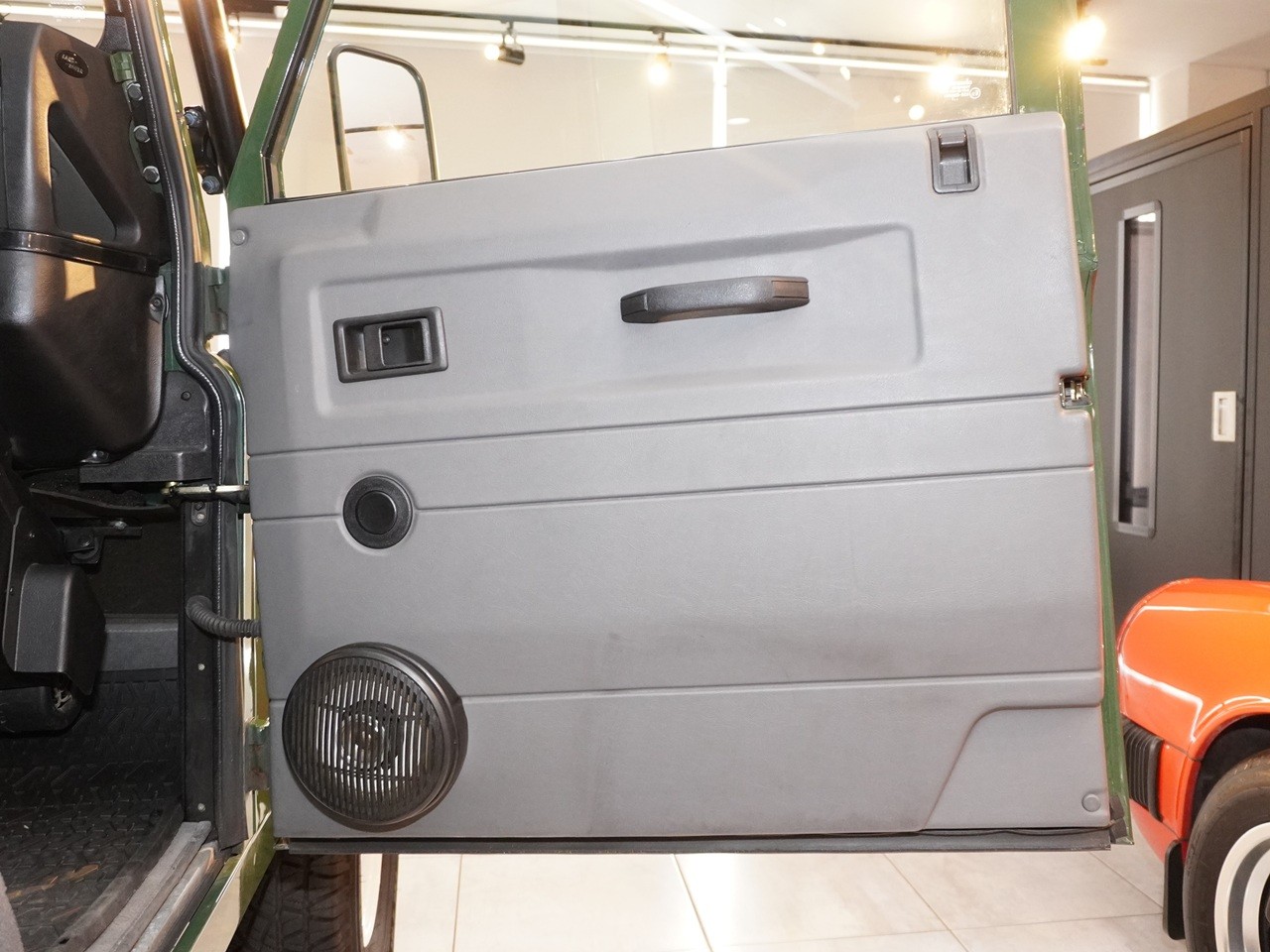 ランドローバー　ディフェンダー