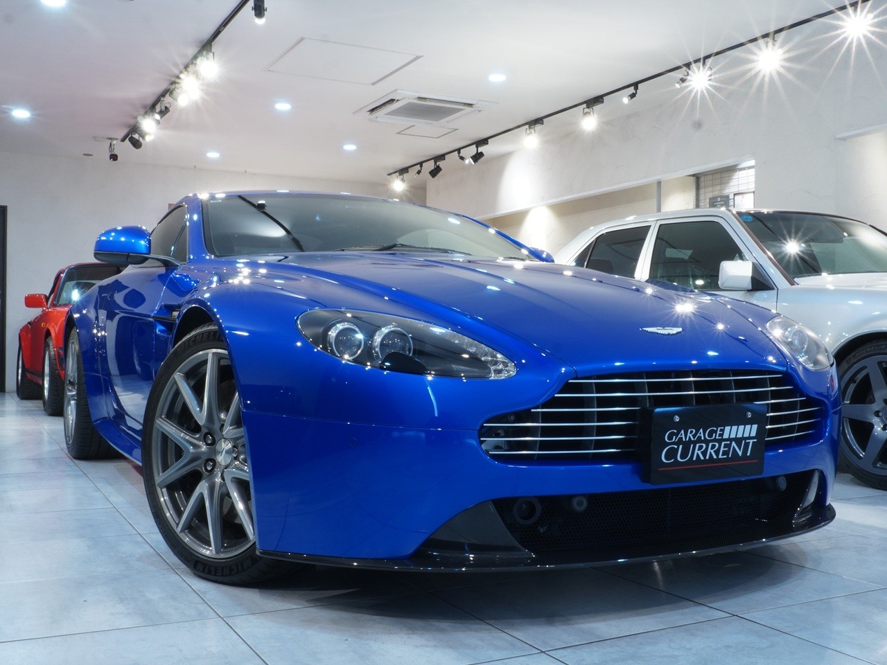 アストンマーティン　V8