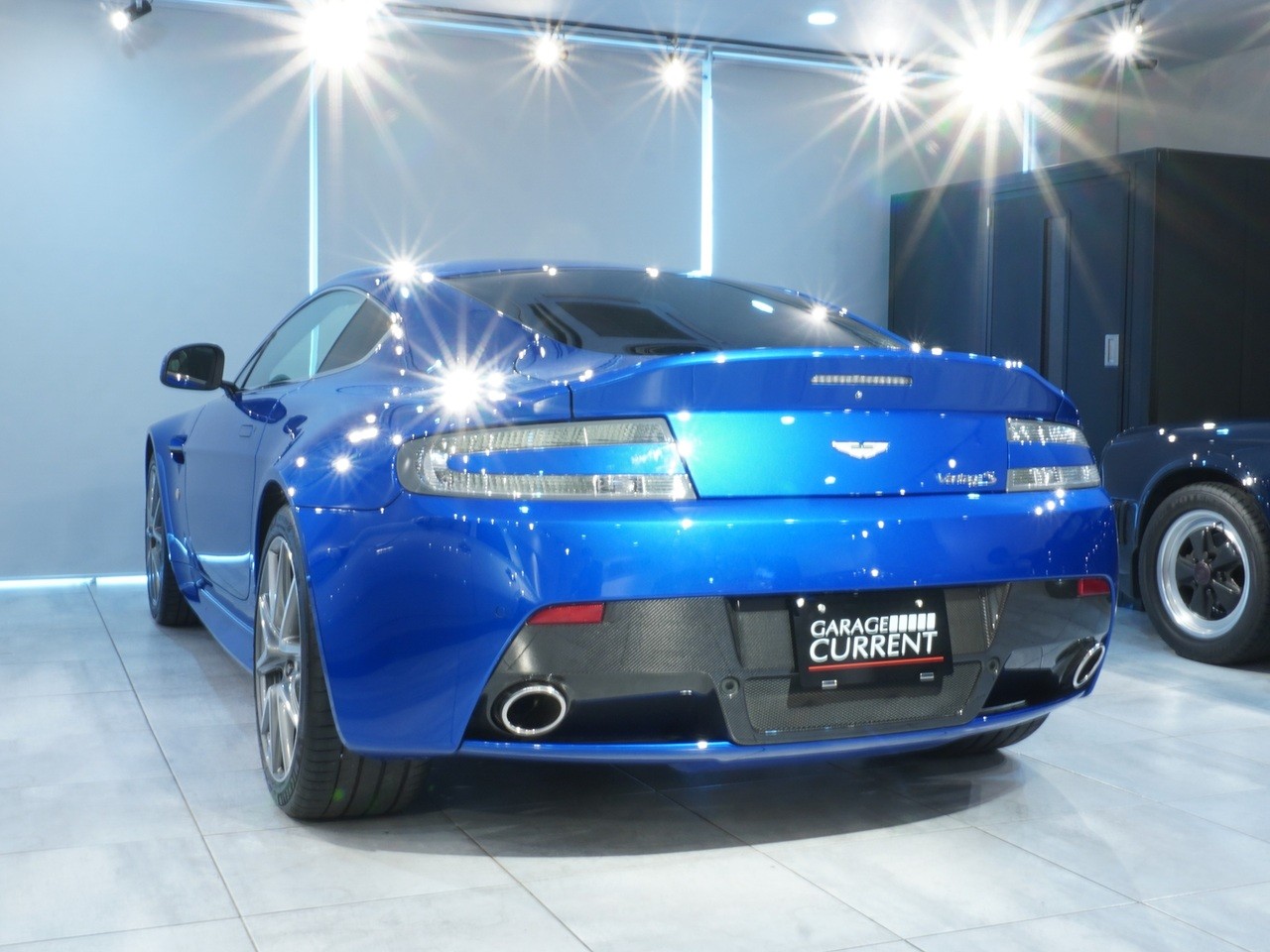 アストンマーティン　V8