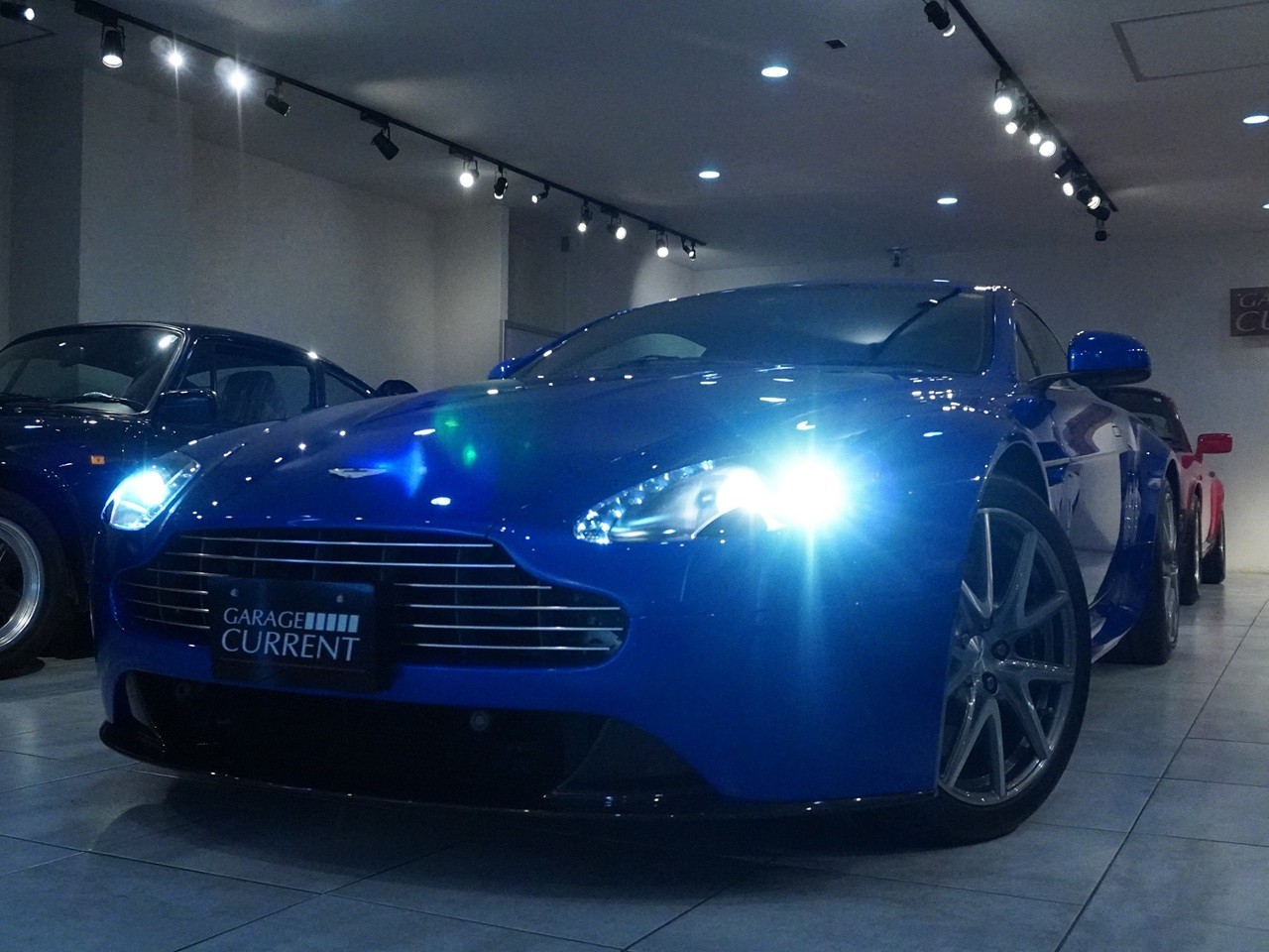 アストンマーティン　V8