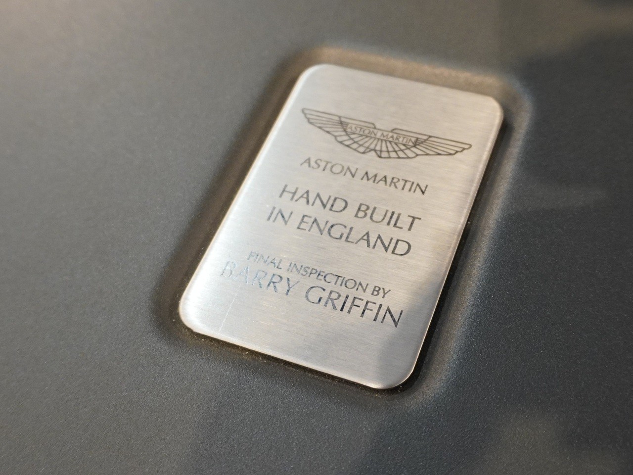 アストンマーティン　V8