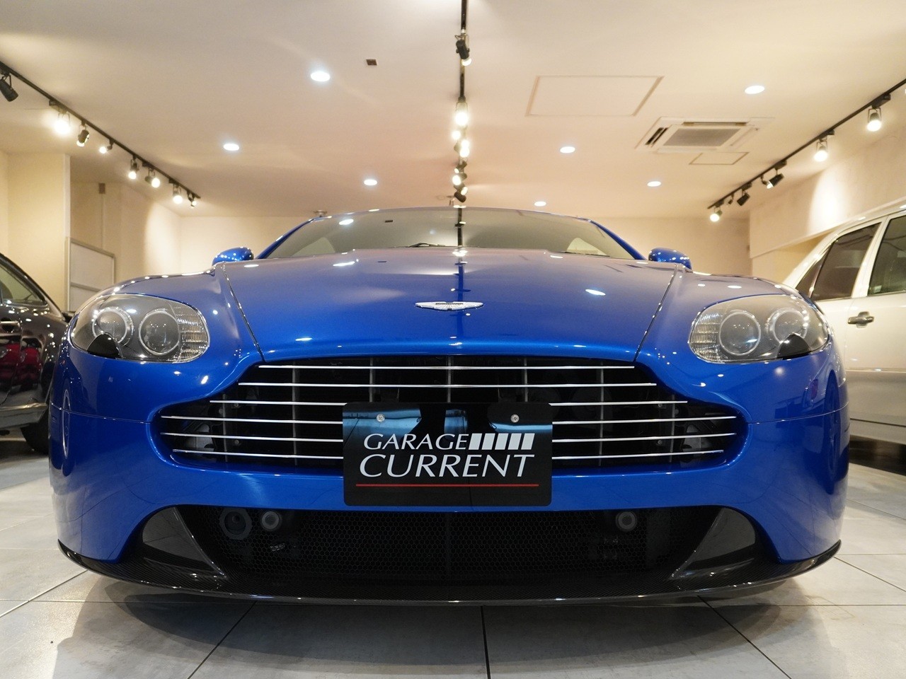 アストンマーティン　V8