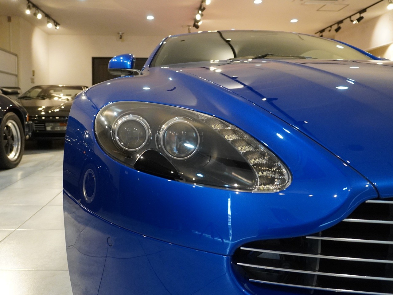 アストンマーティン　V8