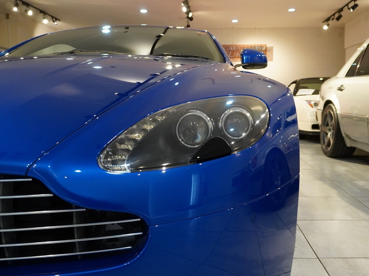 アストンマーティン　V8