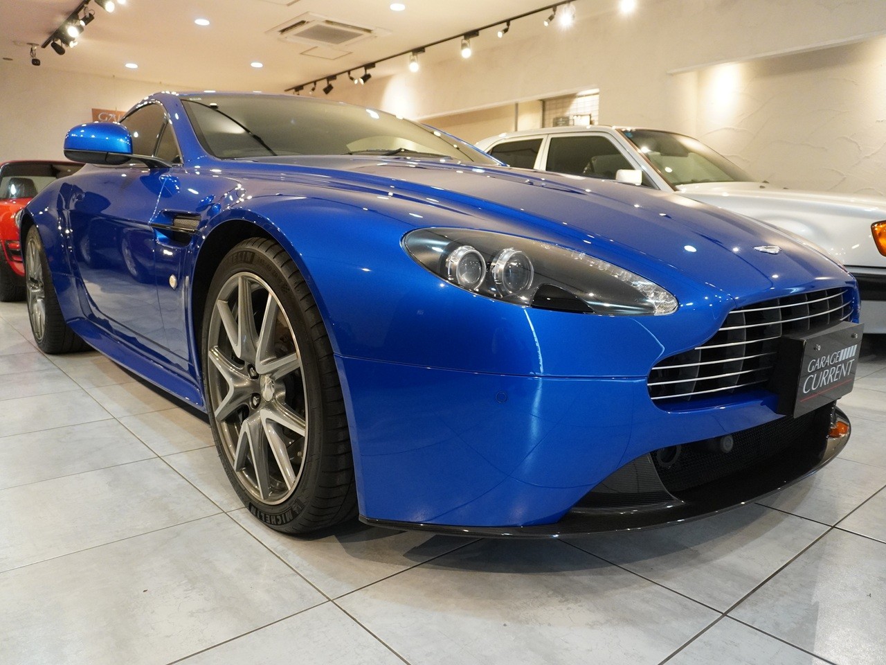 アストンマーティン　V8