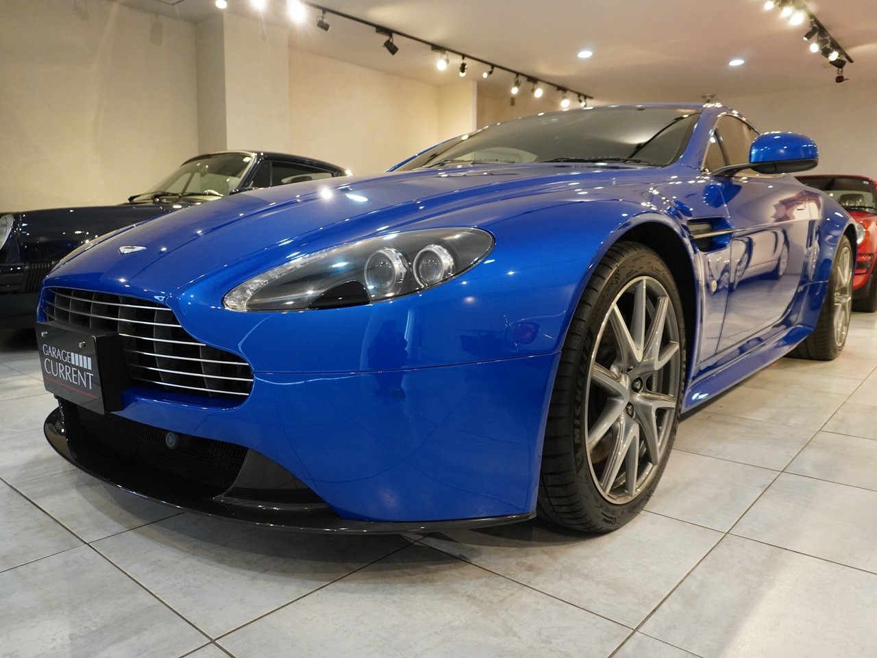 アストンマーティン　V8