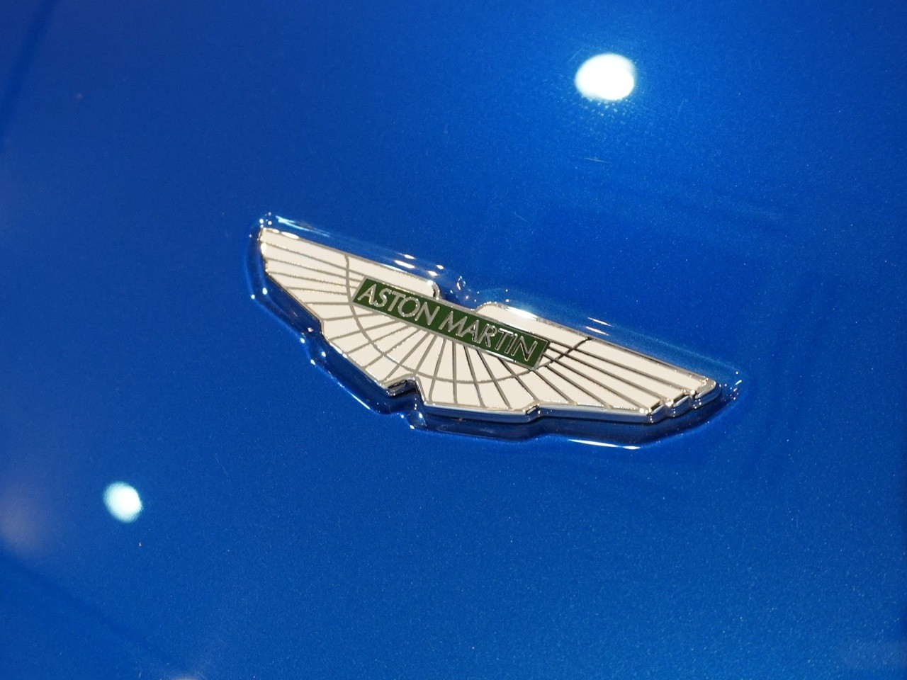 アストンマーティン　V8