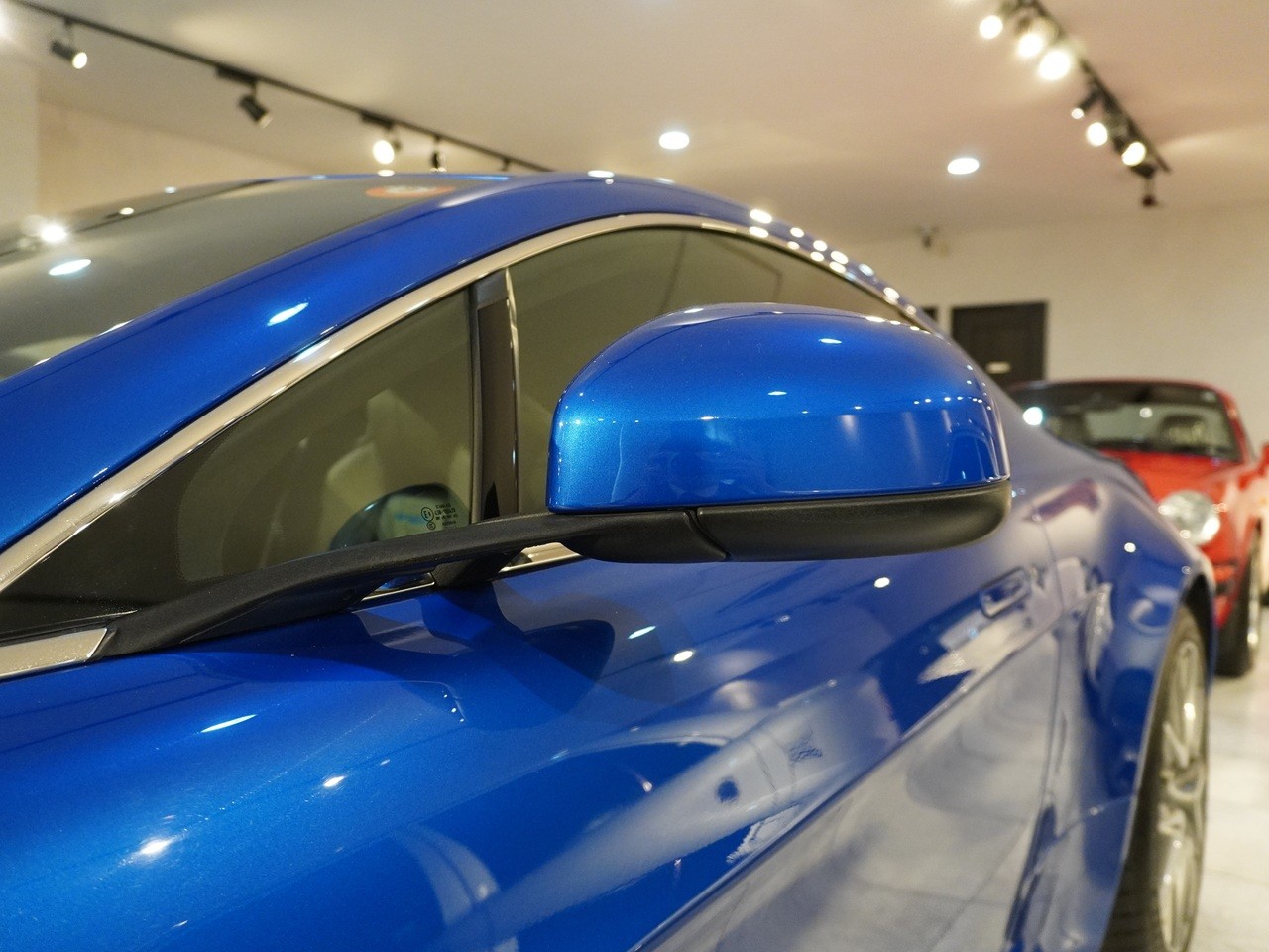 アストンマーティン　V8