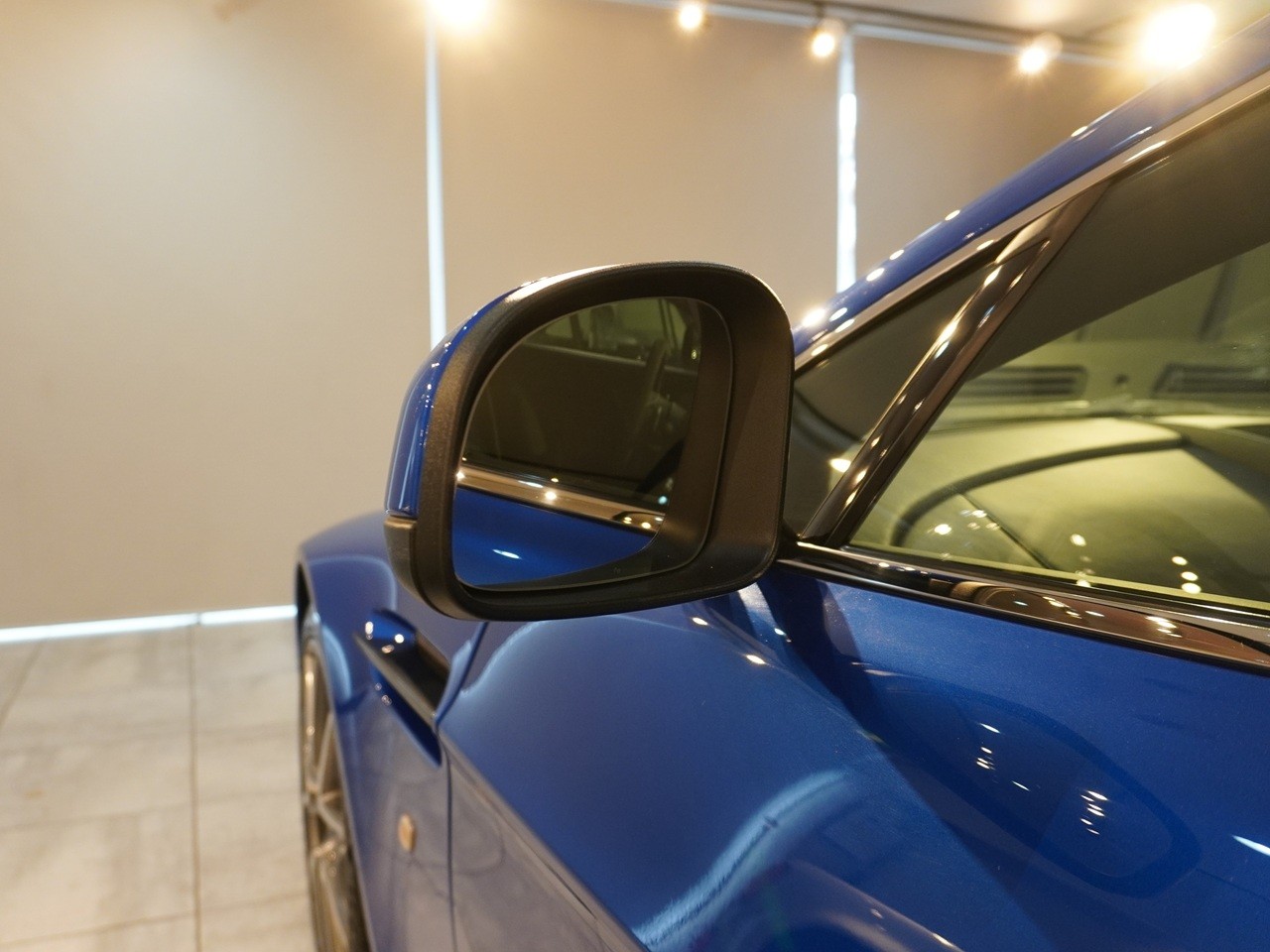 アストンマーティン　V8