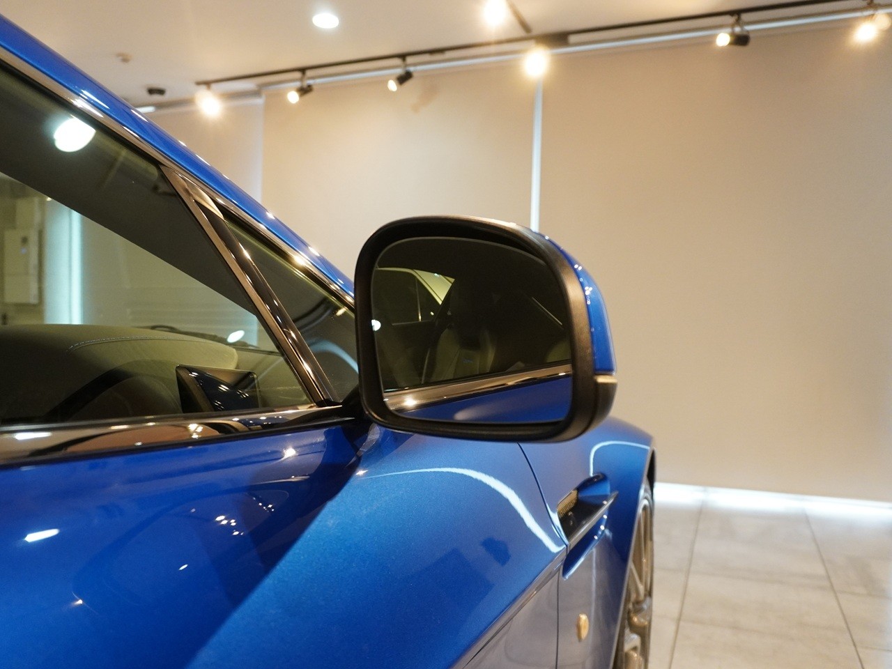 アストンマーティン　V8