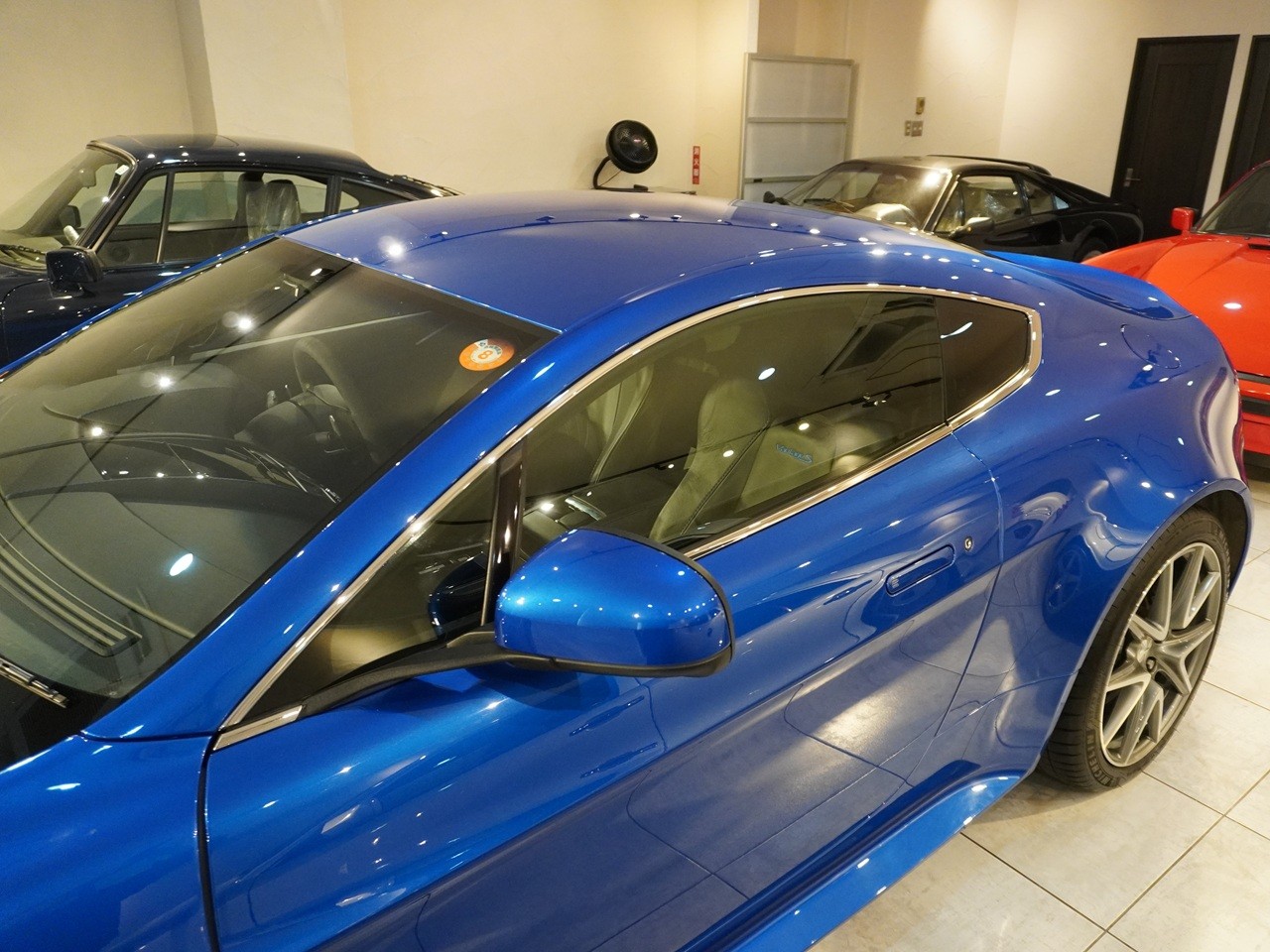 アストンマーティン　V8