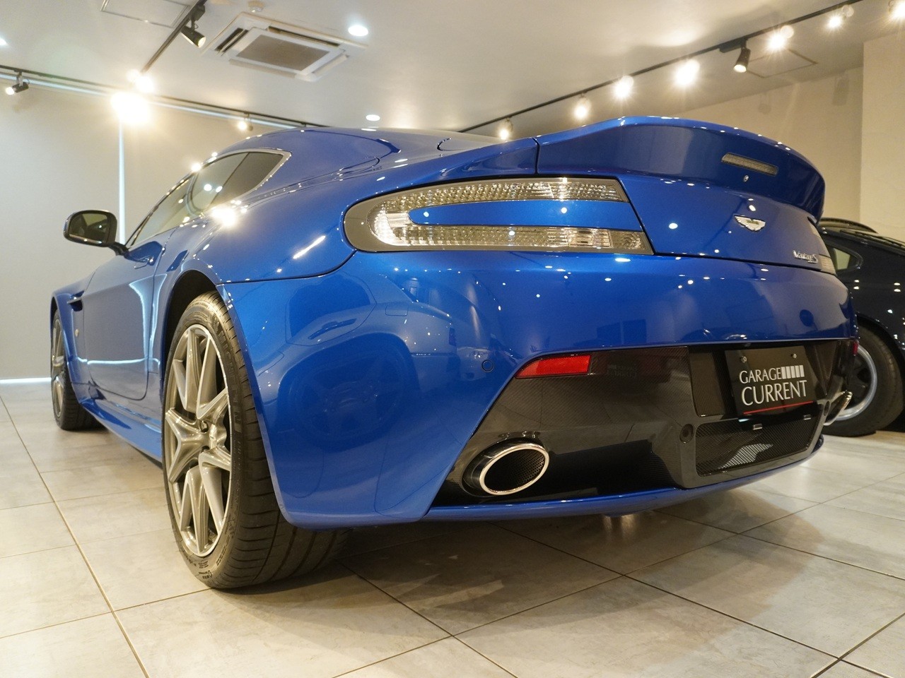 アストンマーティン　V8