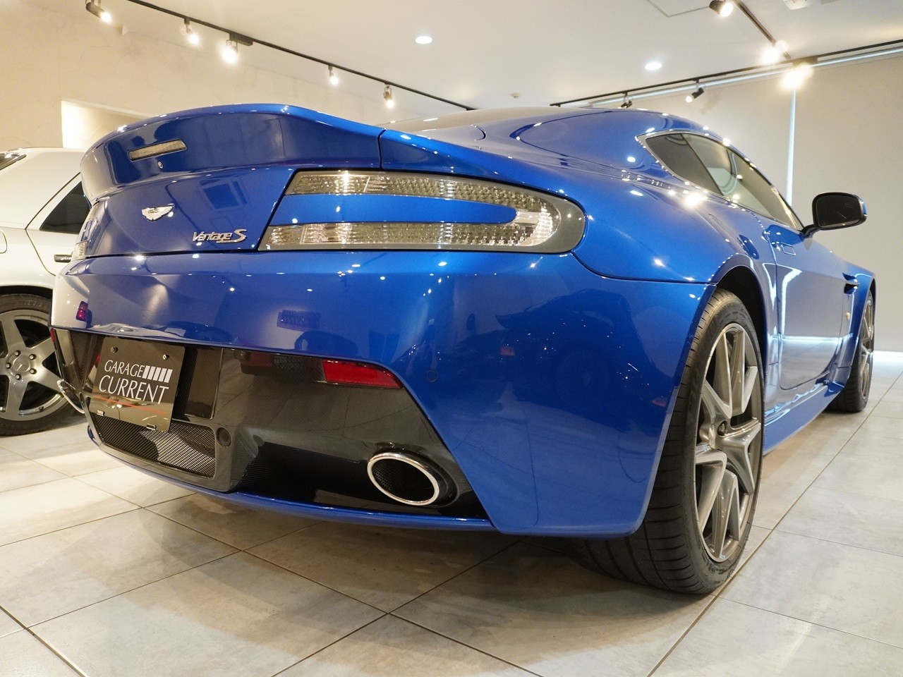 アストンマーティン　V8