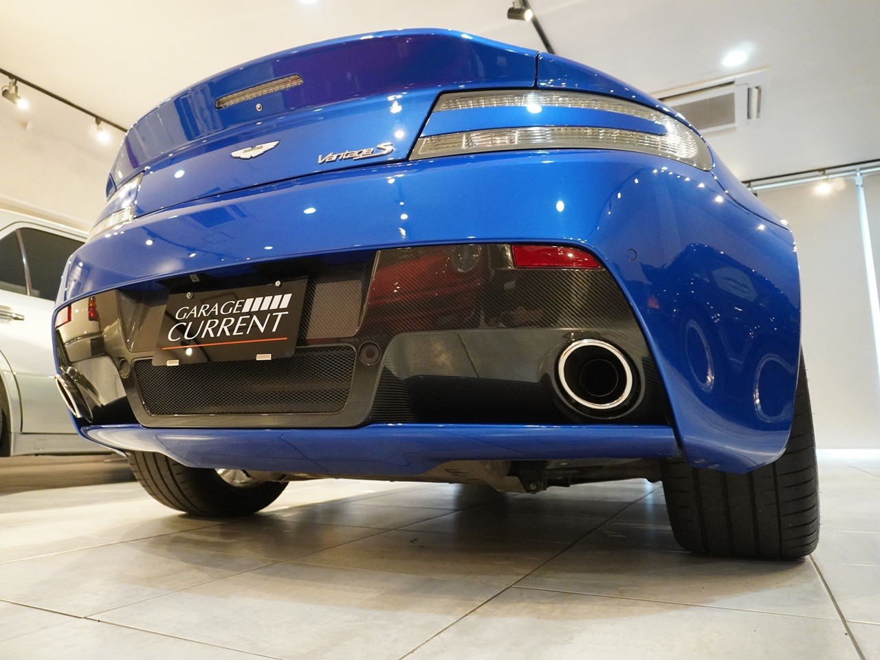 アストンマーティン　V8