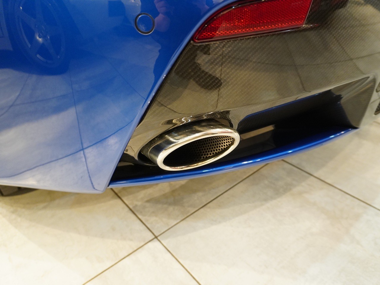 アストンマーティン　V8