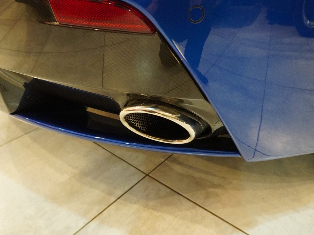 アストンマーティン　V8