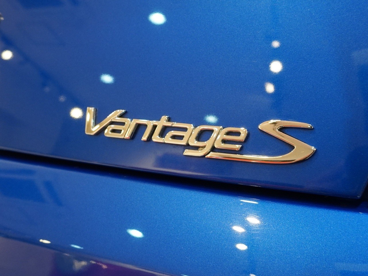 アストンマーティン　V8