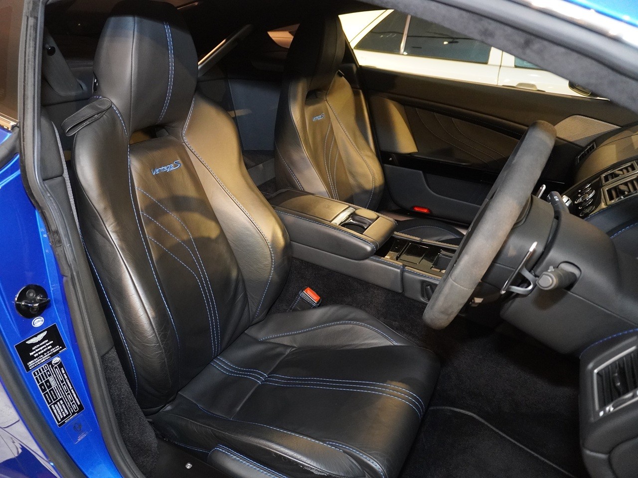 アストンマーティン　V8