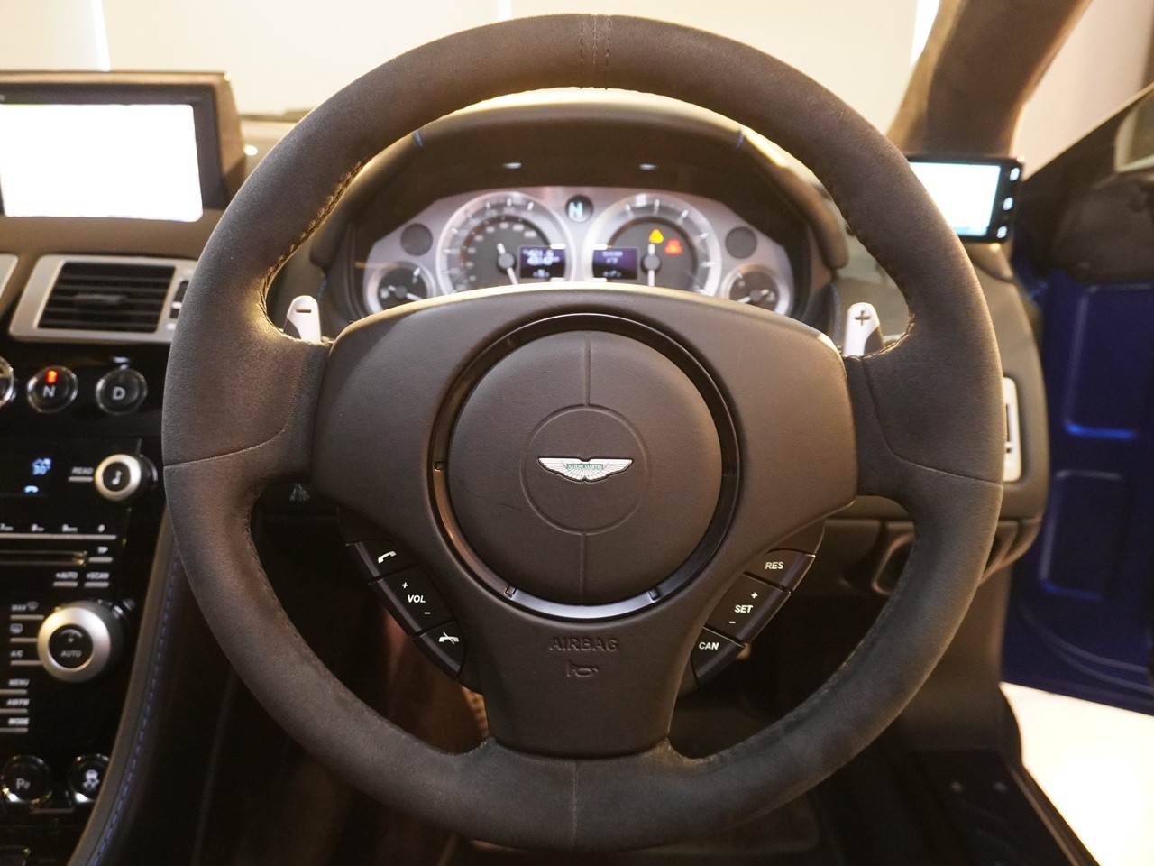 アストンマーティン　V8