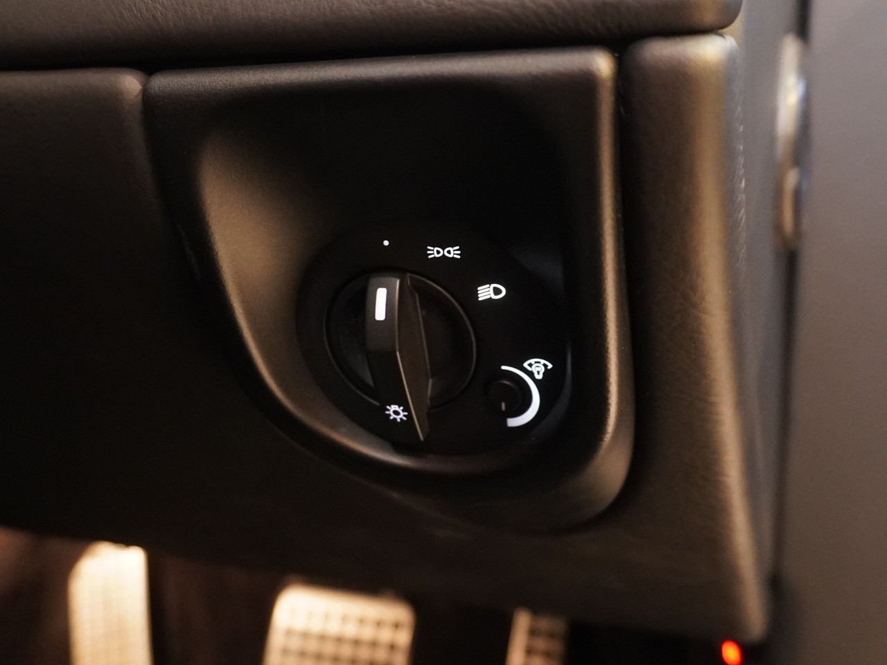 アストンマーティン　V8