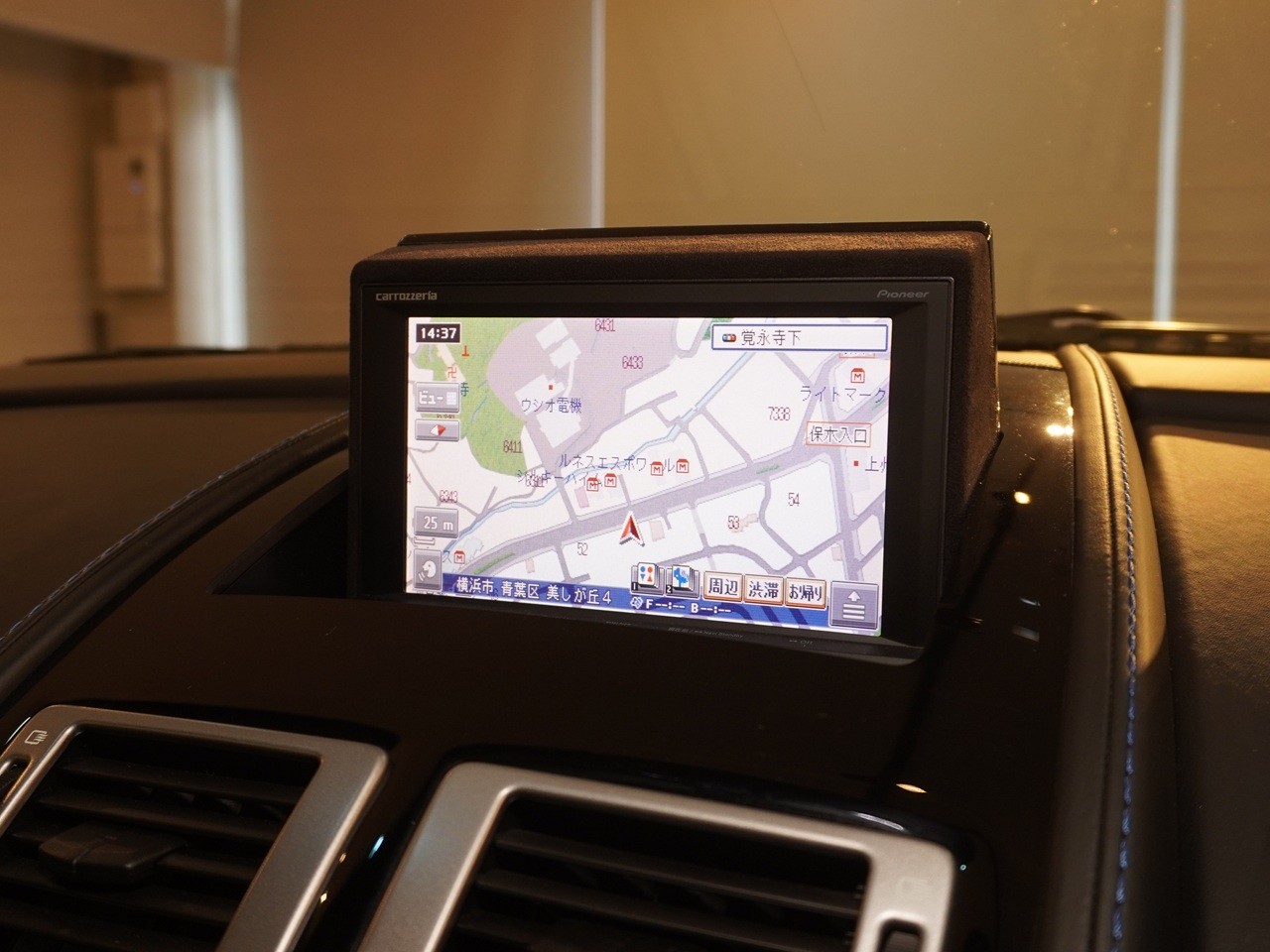 アストンマーティン　V8