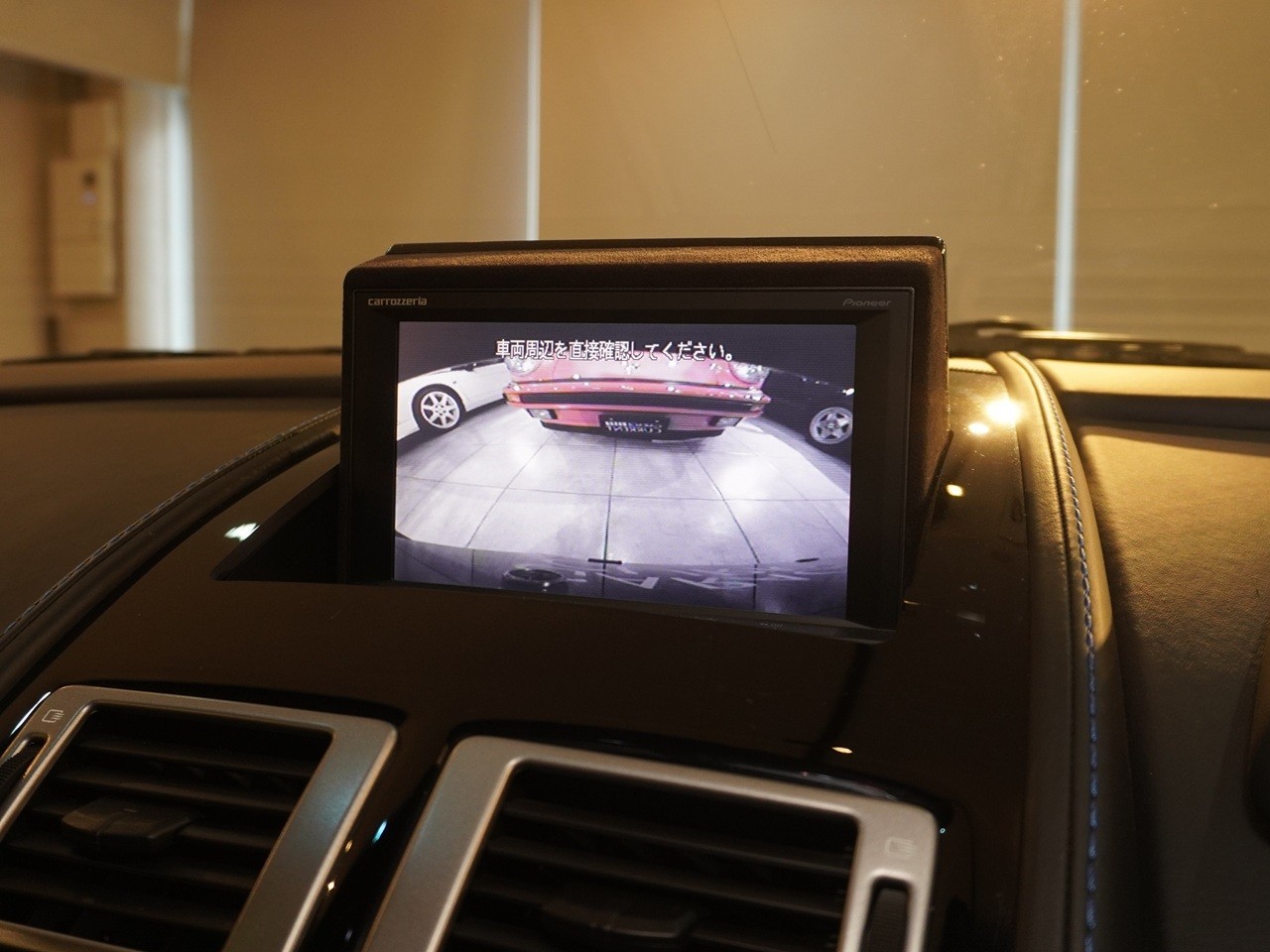 アストンマーティン　V8