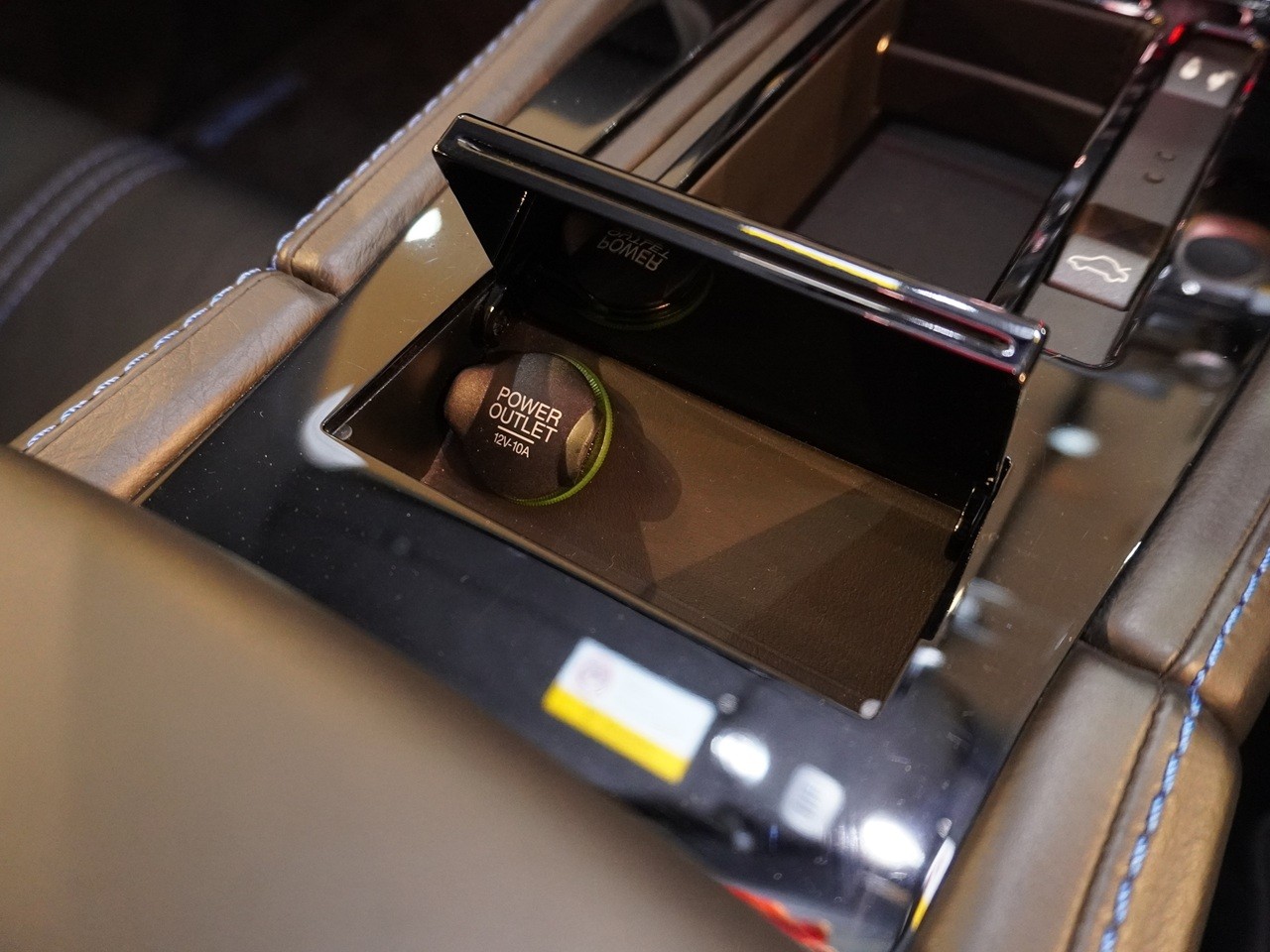 アストンマーティン　V8