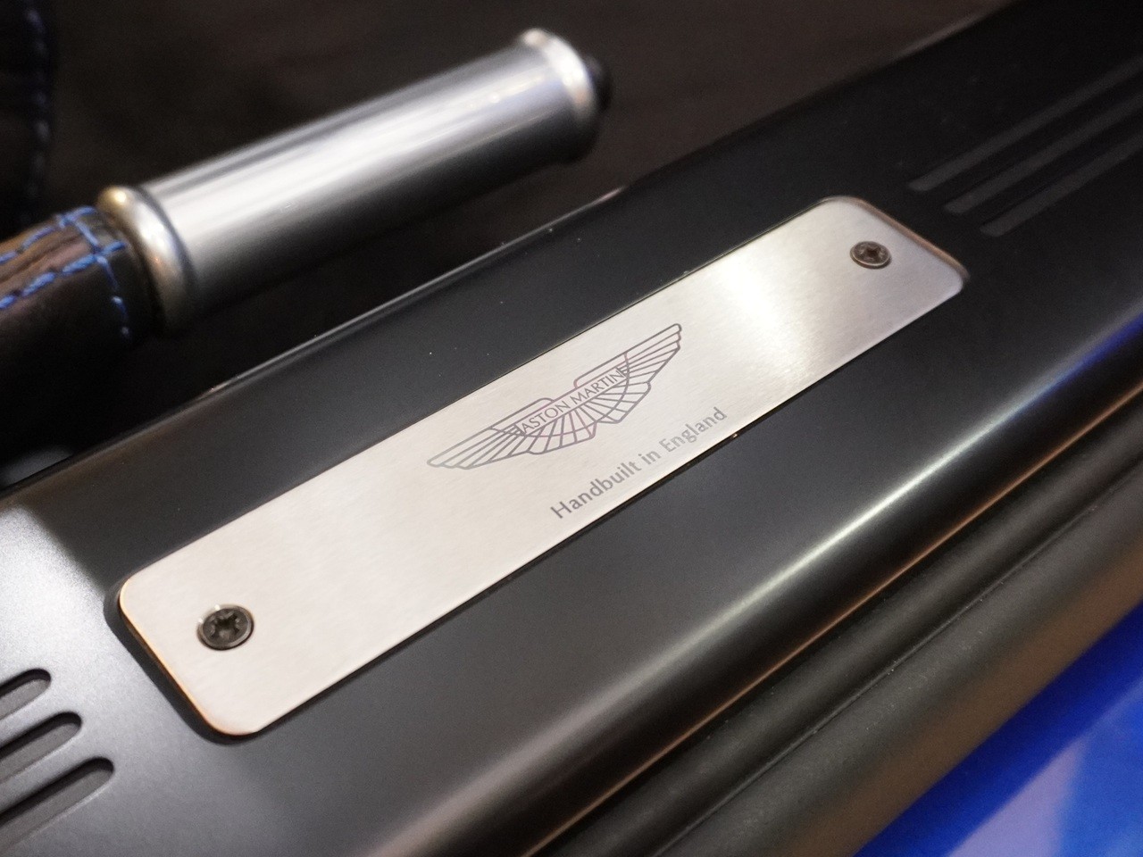 アストンマーティン　V8