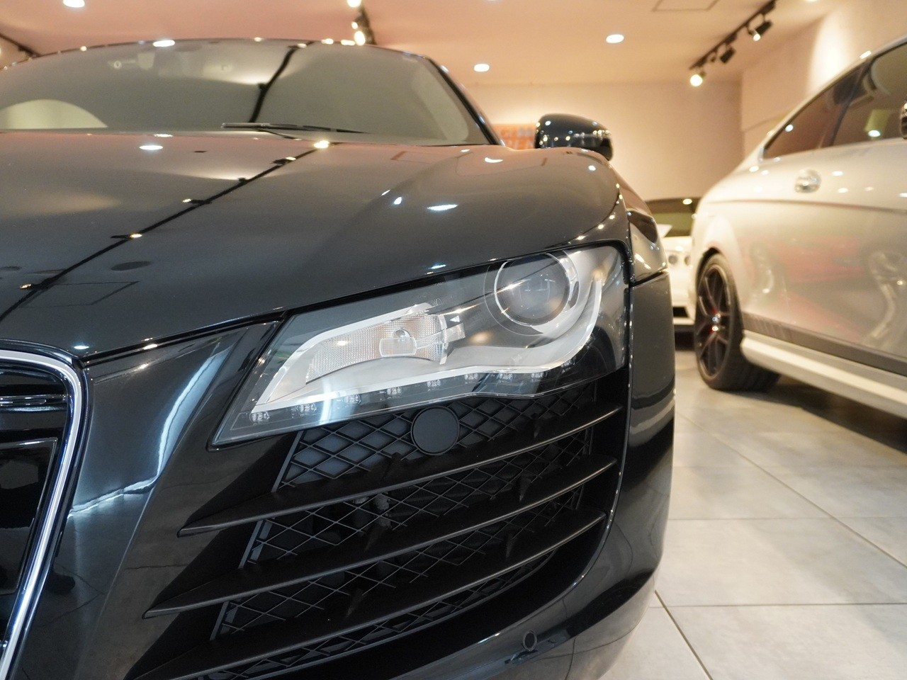 アウディ　R8