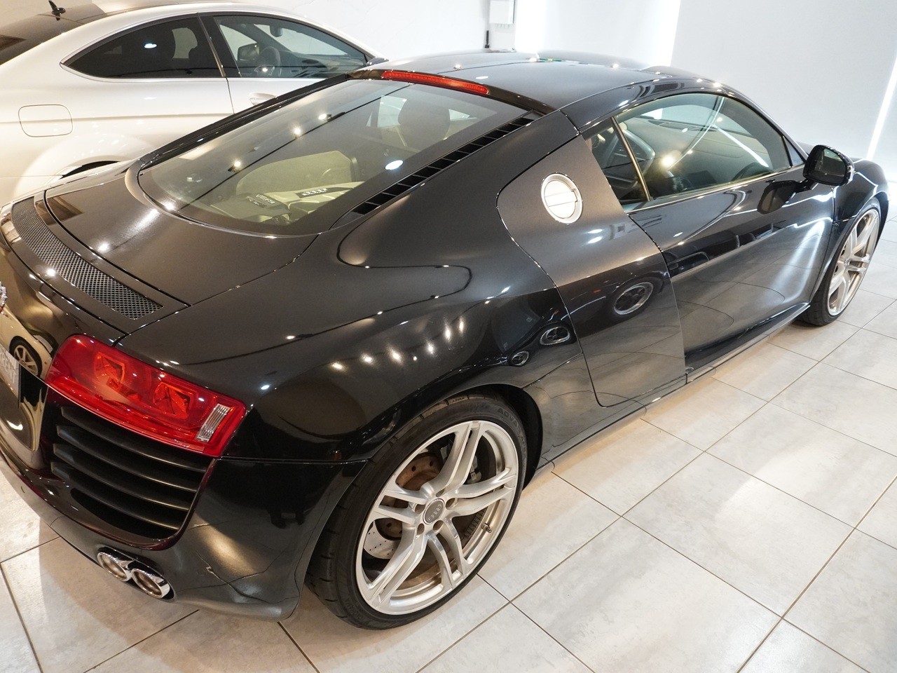 アウディ　R8